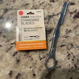 Feather Hair Cutting Razor with replacement blades never used